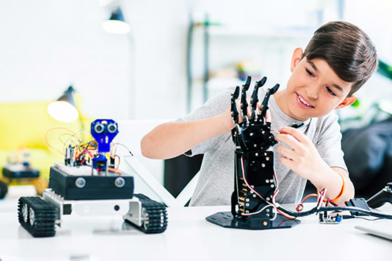 hoc-robotics-cho-be-1