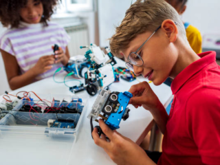 robotics-cho-tre-em-qua-thuc-hanh-va-bo-mo-hinh-vex