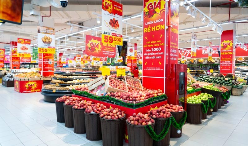 Mở siêu thị không chỉ đơn giản là nhập hàng và bán. Để vận hành hiệu quả, bạn cần chuẩn bị hệ thống thiết bị đồng bộ giúp trưng bày đẹp, bảo quản tốt và tối ưu trải nghiệm mua sắm. Bài viết này sẽ giúp bạn nắm rõ: Danh sách thiết bị bắt buộc khi mở siêu thị Gợi ý lựa chọn theo từng quy mô Điều hướng sản phẩm chuẩn – tối ưu chi phí 1. Thiết bị trưng bày siêu thị (Quan trọng nhất) Đây là nhóm thiết bị quyết định trực tiếp đến doanh thu và hành vi mua hàng. 🔹 Kệ siêu thị Kệ đơn, kệ đôi, kệ áp tường Kệ trưng bày hàng khô, hàng tiêu dùng Chất liệu sắt sơn tĩnh điện bền bỉ 👉 Vai trò: Tối ưu không gian Tăng khả năng nhìn thấy sản phẩm Tạo lối đi khoa học 🔹 Tủ mát siêu thị (thiết bị không thể thiếu) Tủ mát đứng trưng bày nước, sữa Tủ mát nằm trưng bày rau củ, thịt nguội Tủ mát không cánh (open chiller) cho siêu thị lớn 👉 Lợi ích: Giữ nhiệt ổn định 2–8°C Tăng độ tươi và thời gian bảo quản Giúp sản phẩm luôn hấp dẫn 🔥 Gợi ý sản phẩm tại Kanawa: Tủ mát siêu thị đa dạng dung tích Thiết kế kính trong suốt – tăng trưng bày Tiết kiệm điện – vận hành bền bỉ 👉 Xem ngay các mẫu tủ mát siêu thị Kanawa bán chạy nhất – gọi hotline để được tư vấn setup miễn phí! 🔹 Tủ đông công nghiệp Bảo quản thịt, cá, thực phẩm đông lạnh Dung tích lớn – phù hợp siêu thị mini đến lớn 👉 Nhiệt độ: -18°C đến -25°C 🔥 Kanawa cung cấp: Tủ đông đứng – tiết kiệm diện tích Tủ đông nằm – dung tích lớn 👉 Click xem 28+ Mẫu tủ đông công nghiệp Kanawa chính hãng – giá tốt cho chủ siêu thị mới mở! 2. Thiết bị thanh toán & quản lý bán hàng Một siêu thị chuyên nghiệp không thể thiếu hệ thống quản lý. 🔹 Máy POS bán hàng Tính tiền nhanh chóng Quản lý tồn kho 🔹 Máy quét mã vạch Tăng tốc độ thanh toán Giảm sai sót 🔹 Máy in hóa đơn 👉 Lợi ích: Tạo trải nghiệm chuyên nghiệp Giảm thất thoát 3. Thiết bị bảo quản & lưu trữ Không phải hàng nào cũng trưng bày – cần khu lưu trữ phía sau. 🔹 Tủ lạnh công nghiệp Bảo quản thực phẩm số lượng lớn 🔹 Kho đông – kho mát mini 👉 Giúp: Dự trữ hàng hóa Giảm nhập hàng nhiều lần 4. Thiết bị chế biến (nếu có khu thực phẩm tươi/sơ chế) Nếu siêu thị có khu: Thịt tươi Đồ ăn chế biến sẵn 👉 Cần thêm: Bàn inox Tủ nấu cơm công nghiệp Tủ hấp thực phẩm 🔥 Kanawa gợi ý: Tủ nấu cơm công nghiệp Thiết bị inox bếp bền chuẩn nhà hàng 👉 Xem ngay combo thiết bị bếp công nghiệp Kanawa – tối ưu chi phí cho siêu thị! 5. Thiết bị hỗ trợ khách hàng 🔹 Xe đẩy siêu thị Xe lớn, giỏ xách tay 🔹 Giỏ nhựa Phù hợp siêu thị mini 👉 Giúp tăng: Giá trị đơn hàng Trải nghiệm mua sắm 6. Thiết bị an ninh & vận hành 🔹 Camera giám sát 🔹 Cổng từ chống trộm 🔹 Hệ thống đèn chiếu sáng 👉 Vai trò: Bảo vệ hàng hóa Tăng sự chuyên nghiệp 7. Checklist mở siêu thị đầy đủ (tóm tắt) ✔ Kệ trưng bày ✔ Tủ mát siêu thị ✔ Tủ đông công nghiệp ✔ Máy POS + quét mã vạch ✔ Tủ lạnh/kho lưu trữ ✔ Xe đẩy – giỏ hàng ✔ Camera – an ninh 8. Kinh nghiệm chọn thiết bị siêu thị (RẤT QUAN TRỌNG) 👉 Chọn theo diện tích: 50m² → siêu thị mini 60–150m² → cửa hàng tiện lợi 150m² → siêu thị quy mô 👉 Ưu tiên: Tiết kiệm điện Bền – dễ bảo trì Đồng bộ thiết kế 👉 Sai lầm cần tránh: Mua thiết bị rẻ, nhanh hỏng Không tính toán công suất Thiếu tủ mát → hư hàng 9. Vì sao nên chọn thiết bị siêu thị Kanawa? ✔ Chuyên thiết bị công nghiệp cho F&B và siêu thị ✔ Đa dạng mẫu mã – đủ combo setup ✔ Giá tốt tận xưởng ✔ Hỗ trợ tư vấn layout miễn phí 👉 Bạn đang chuẩn bị mở siêu thị? Đừng mua lẻ từng thiết bị – rất tốn chi phí và thiếu đồng bộ. 🔥 Kanawa cung cấp: Combo thiết bị siêu thị trọn gói Tư vấn setup miễn phí theo mặt bằng Giao hàng toàn quốc – bảo hành rõ ràng 👉 Liên hệ ngay hotline Kanawa để nhận: Báo giá nhanh trong 5 phút Bản layout setup siêu thị miễn phí Ưu đãi riêng cho khách mở mới Để mở siêu thị thành công, bạn cần chuẩn bị đầy đủ thiết bị trưng bày – bảo quản – vận hành. Trong đó, tủ mát và tủ đông là yếu tố cốt lõi quyết định chất lượng hàng hóa và doanh thu. 👉 Lựa chọn đúng ngay từ đầu sẽ giúp bạn: Tiết kiệm chi phí Vận hành ổn định Tăng lợi nhuận lâu dài>>> Xem thêm chi tiết tại: Mở siêu thị cần những thiết bị gì? Danh sách đầy đủ từ A–Z